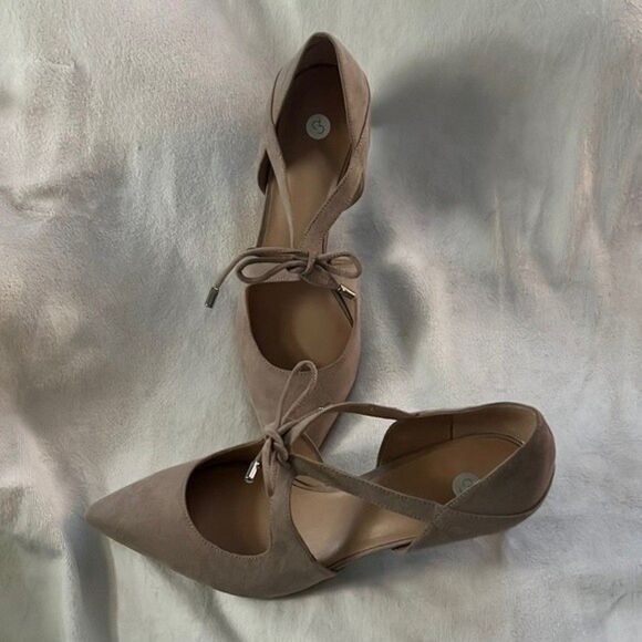 Dress Barn Megan Pointed Toe Tie Pumps | Size 10 - Picture 1 of 5